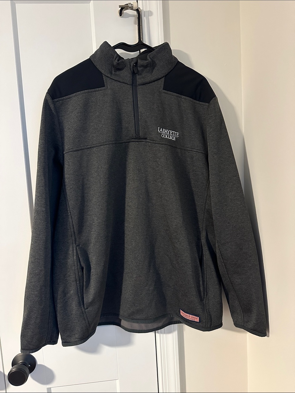 Vineyard Vines Men's Charcoal and Black Quarter-Zip Pullover